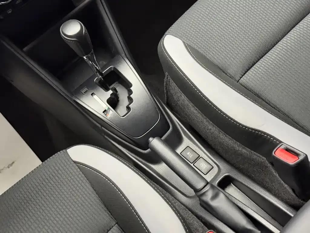 Toyota Yaris L — фото 7