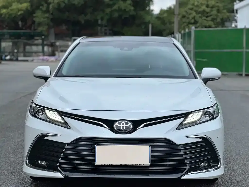 Toyota Camry — фото 2
