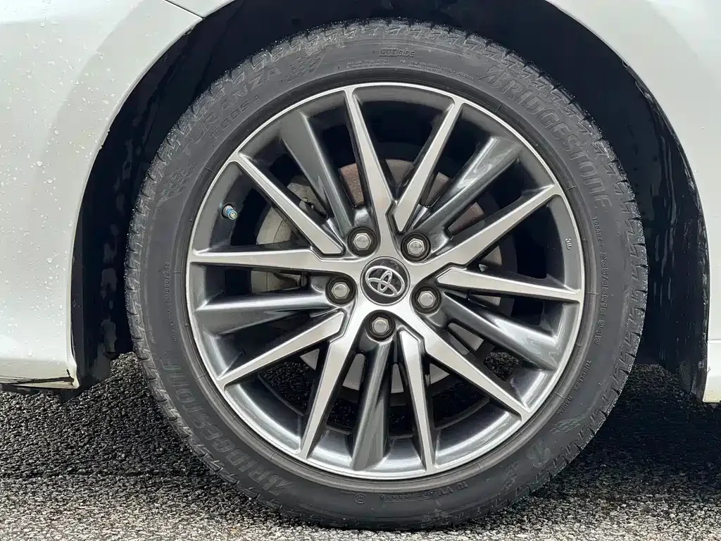 Toyota Camry — фото 6