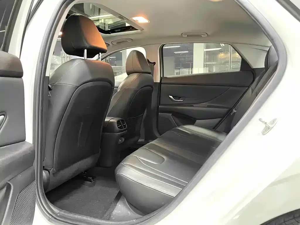 Hyundai Elantra 2022 из CN, фото 4