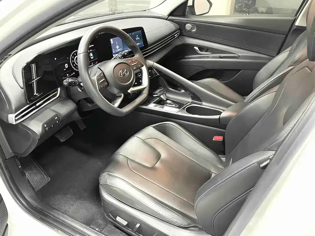 Hyundai Elantra 2022 из CN, фото 10