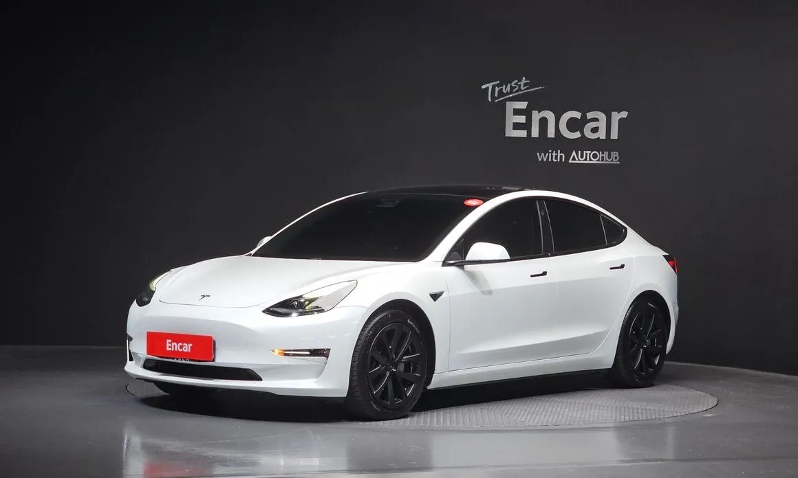 Tesla Model 3 — фото 1