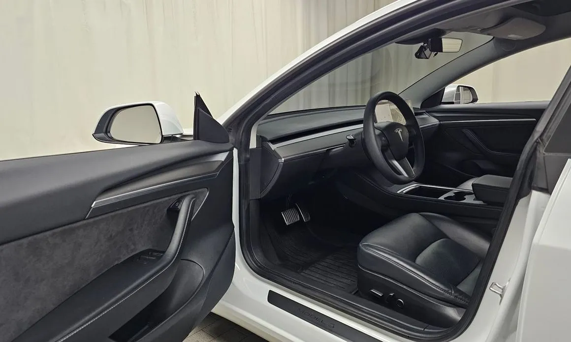 Tesla Model 3 — фото 10