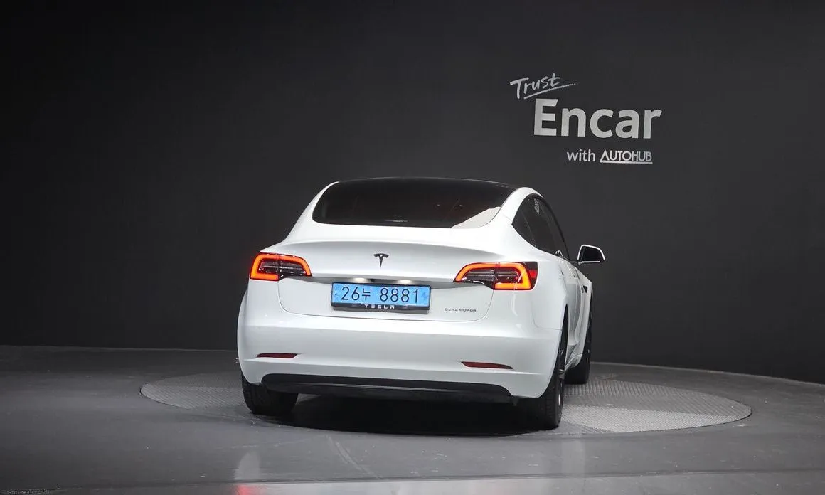 Tesla Model 3 — фото 7