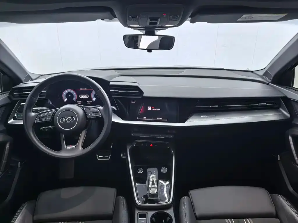 Audi A3 2023 из CN, фото 2