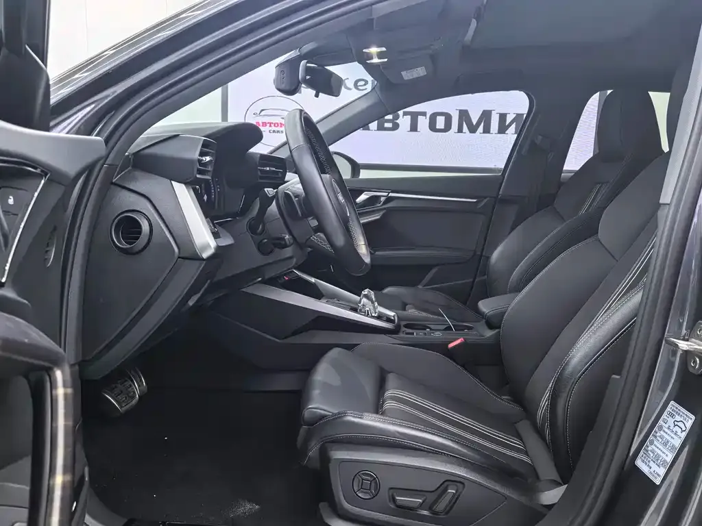 Audi A3 2023 из CN, фото 3
