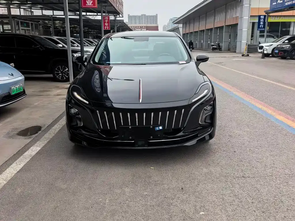 Hongqi E-QM5 — фото 1