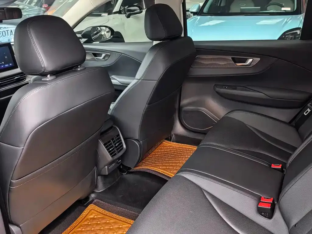 Hongqi E-QM5 — фото 3