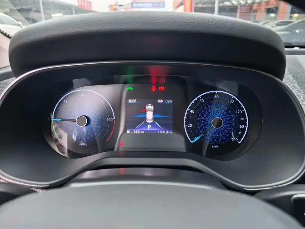 Hongqi E-QM5 — фото 2