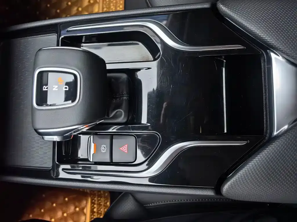 Hongqi E-QM5 — фото 8