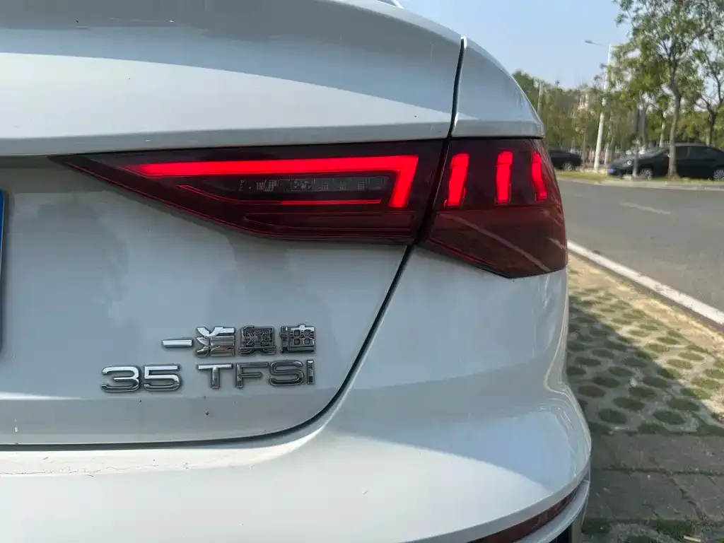 Audi A3 2023 из CN, фото 2