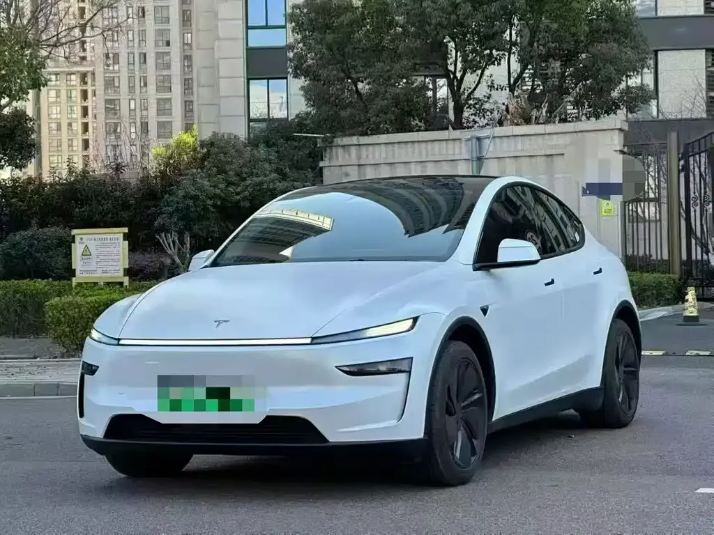 Tesla Model Y — фото 9