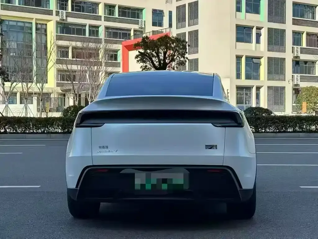 Tesla Model Y — фото 7