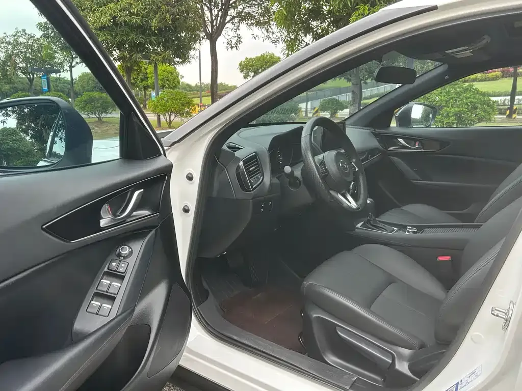 Mazda CX-4 2023 из CN, фото 3
