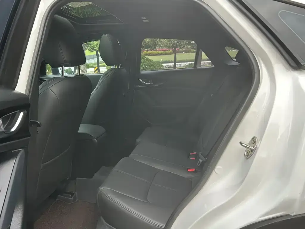 Mazda CX-4 2023 из CN, фото 2