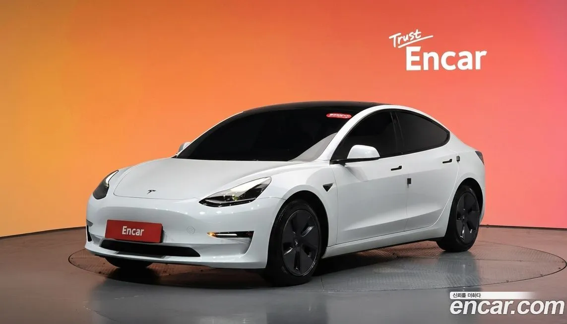 Tesla Model 3 — фото 1