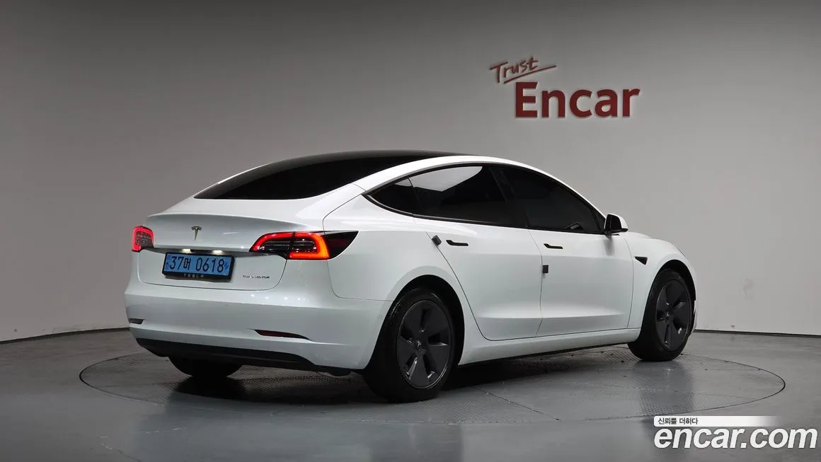 Tesla Model 3 — фото 3