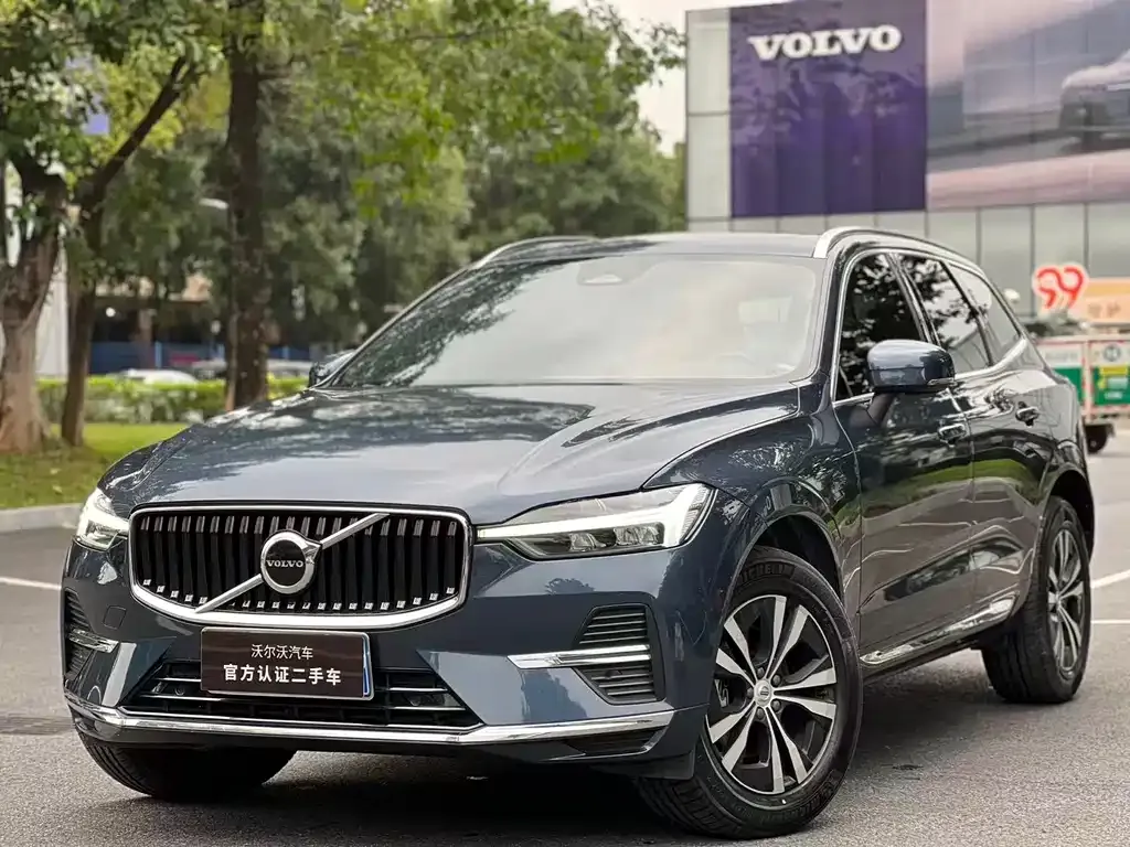 Volvo XC60 — фото 1