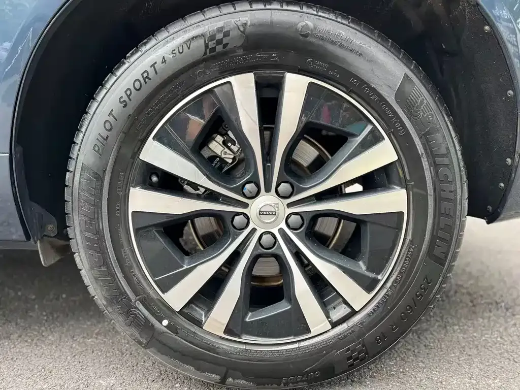 Volvo XC60 — фото 9