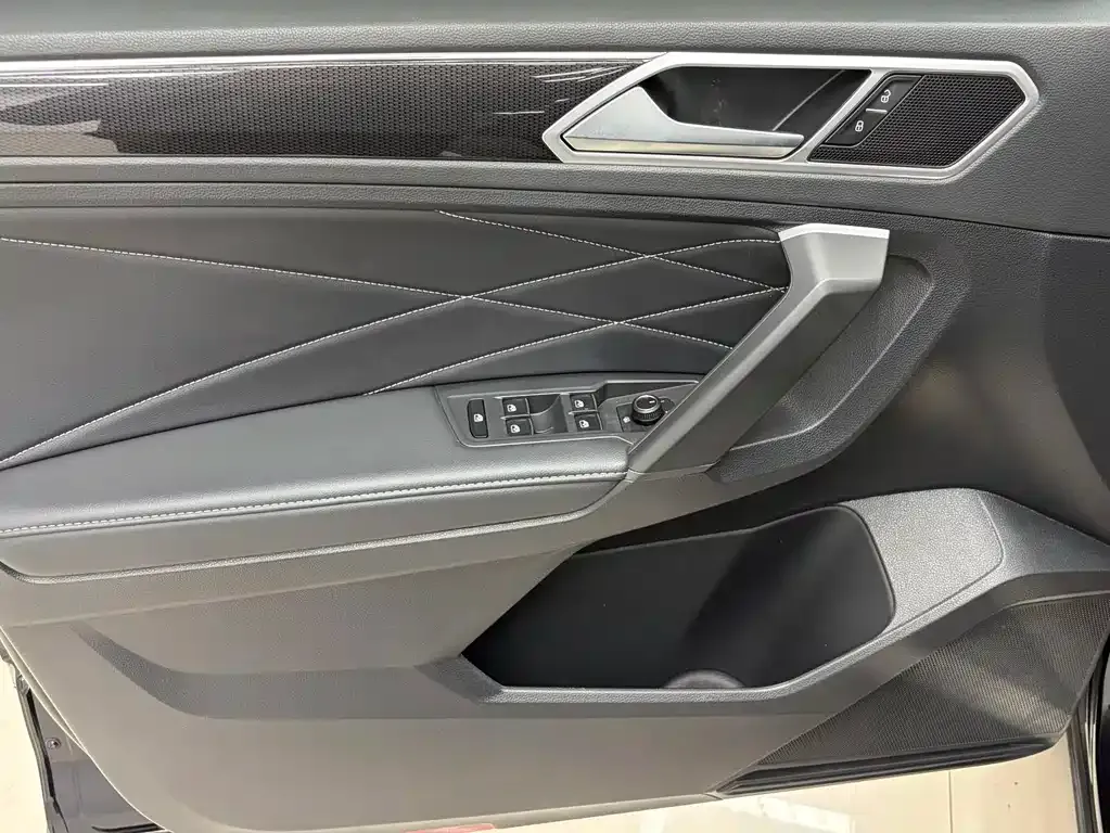 Volkswagen Tiguan L 2023 из CN, фото 9