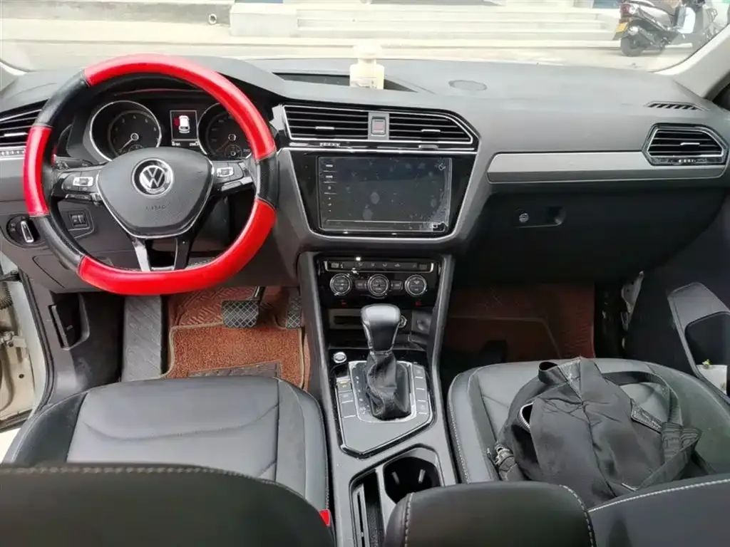 Volkswagen Tiguan L — фото 7