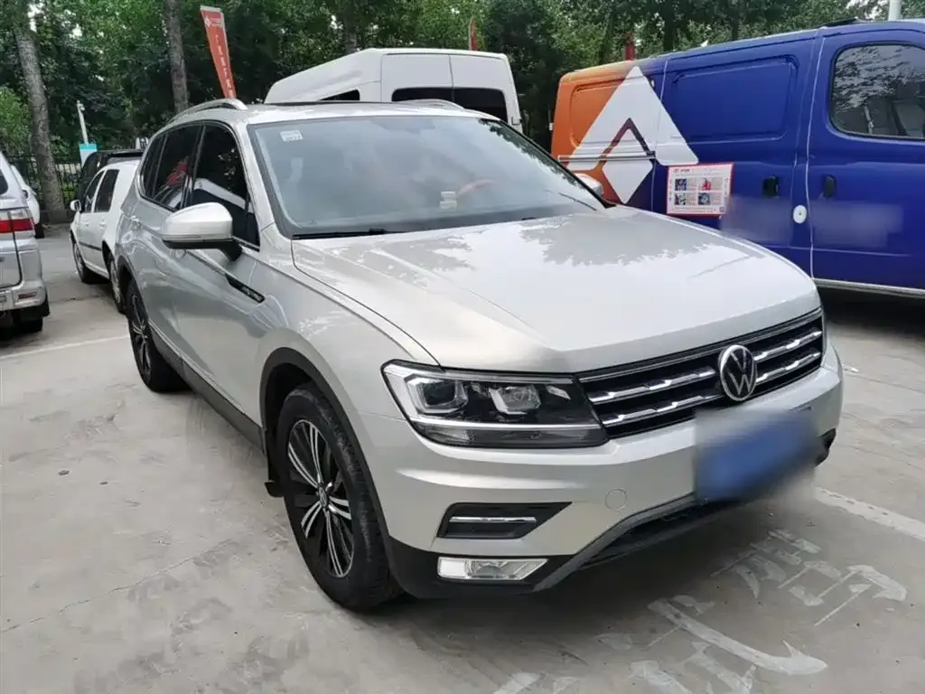 Volkswagen Tiguan L — фото 8
