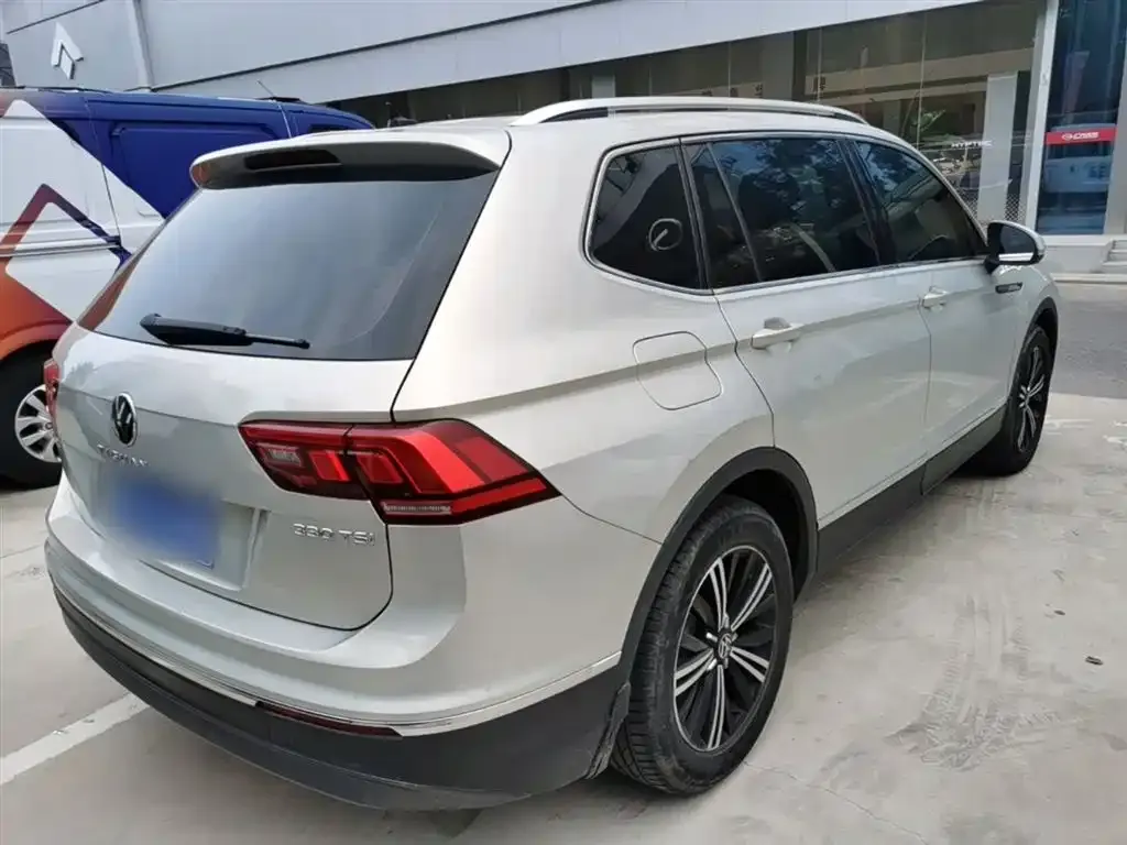 Volkswagen Tiguan L — фото 3