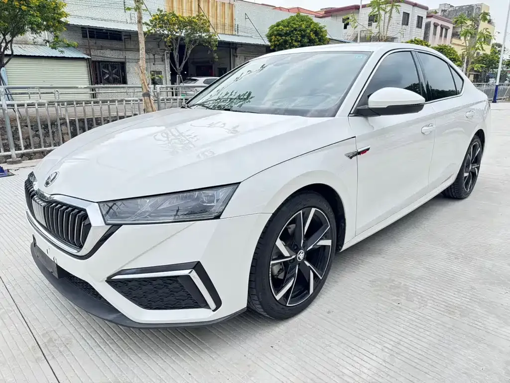Skoda Octavia — фото 1