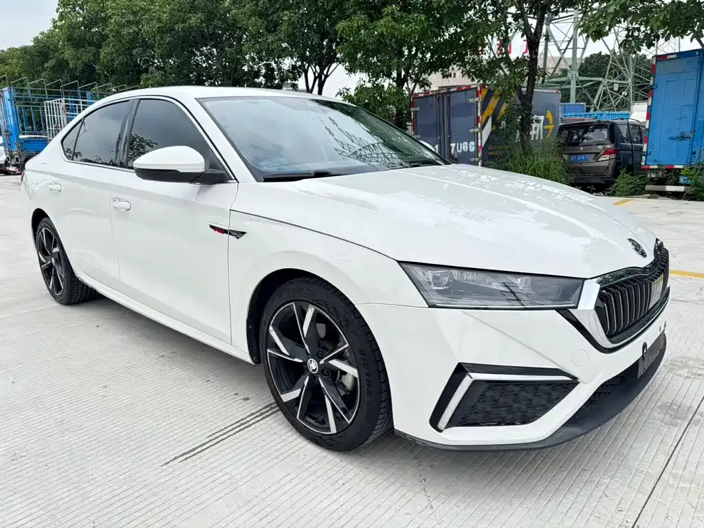 Skoda Octavia — фото 7