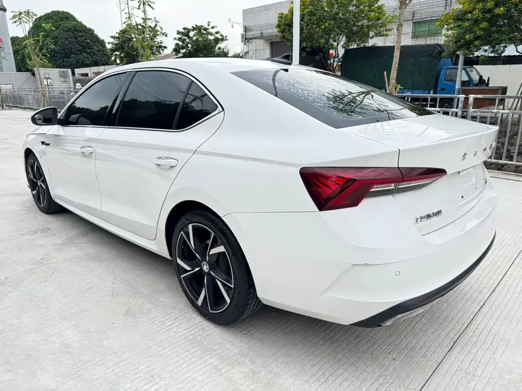 Skoda Octavia — фото 6