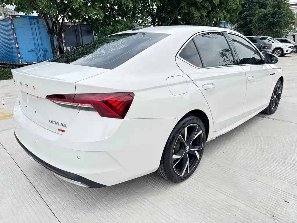 Skoda Octavia — фото 3