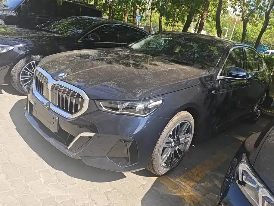 BMW 5 Series — фото 1