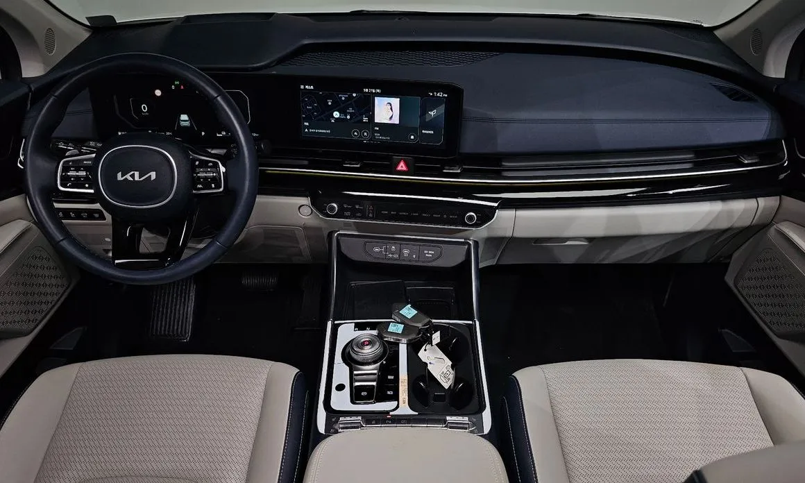Kia Carnival — фото 10