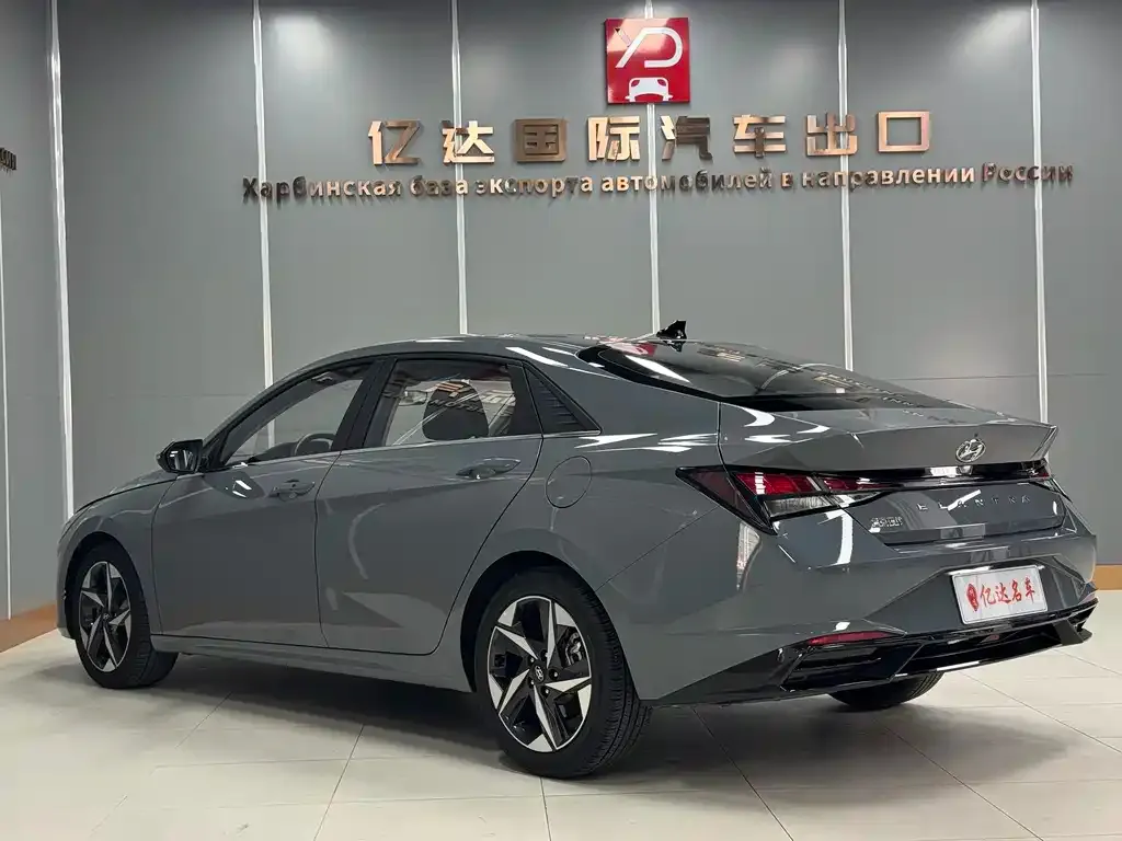 Hyundai Elantra — фото 4