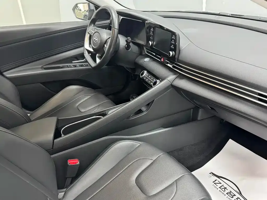 Hyundai Elantra — фото 8