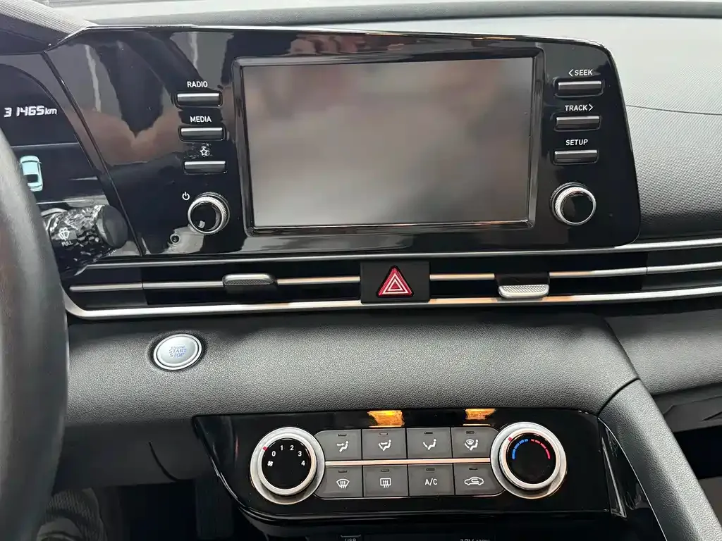 Hyundai Elantra — фото 7