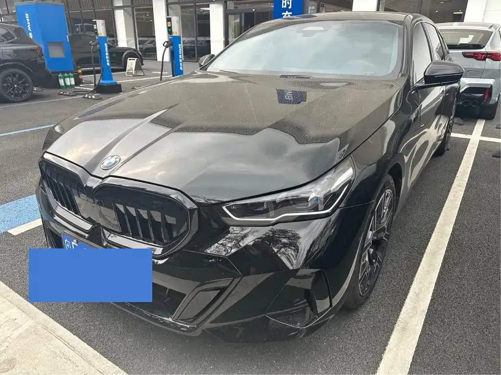 BMW 5 Series — фото 1