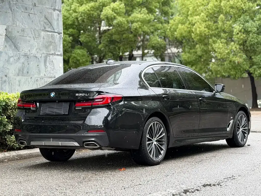 BMW 5 Series — фото 9