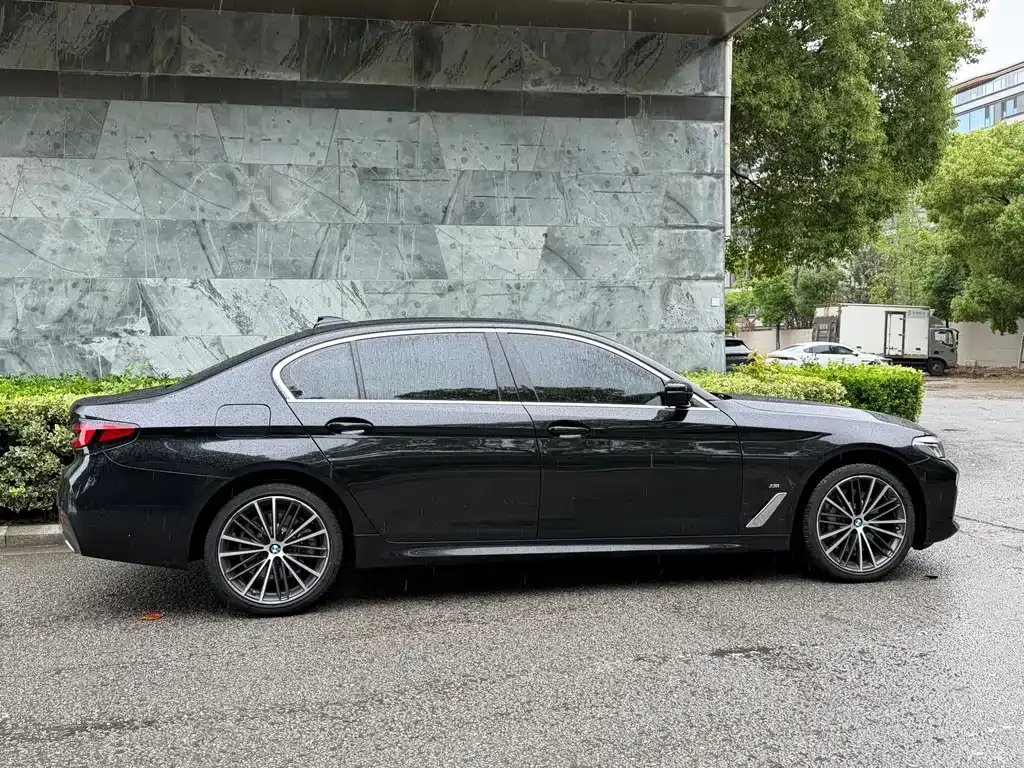 BMW 5 Series — фото 10