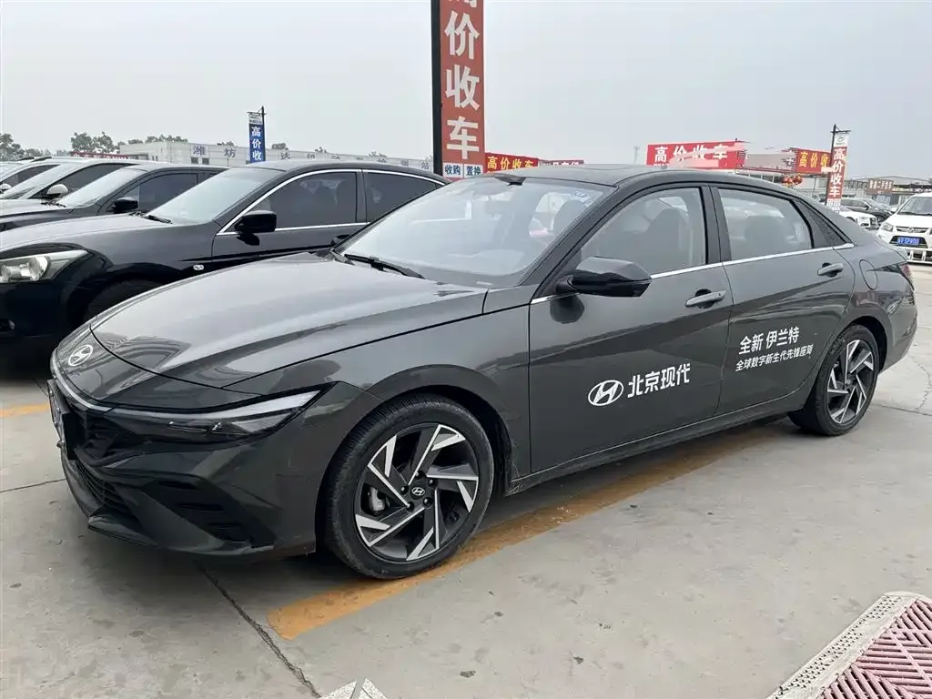 Hyundai Elantra 2023 из CN, фото 1