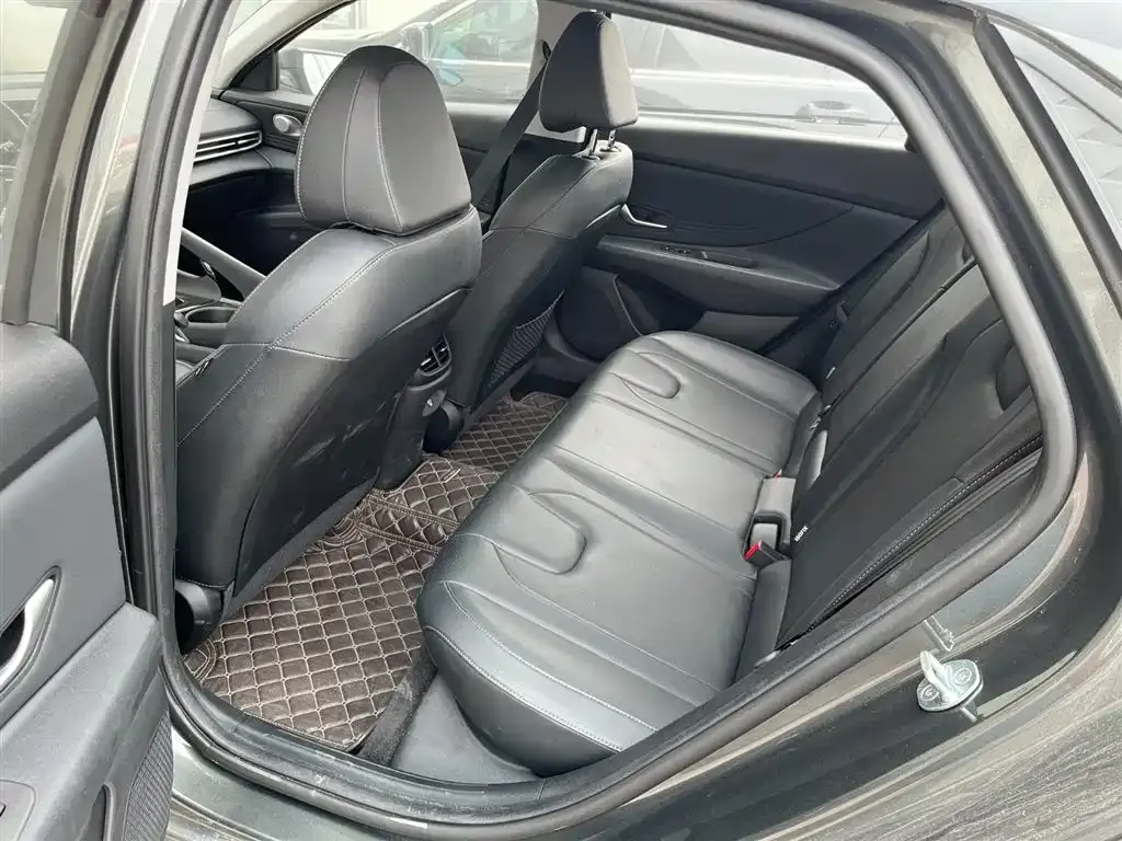 Hyundai Elantra 2023 из CN, фото 3