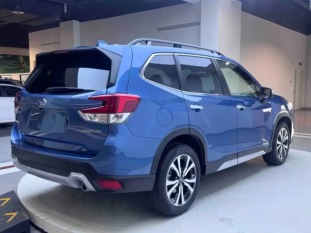 Subaru Forester — фото 9