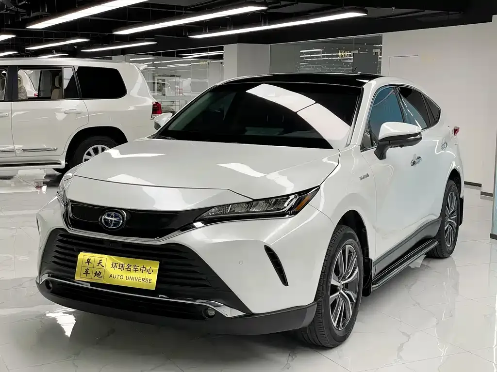 Toyota Harrier — фото 1