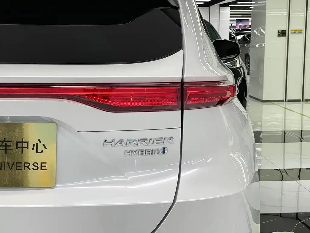 Toyota Harrier — фото 2