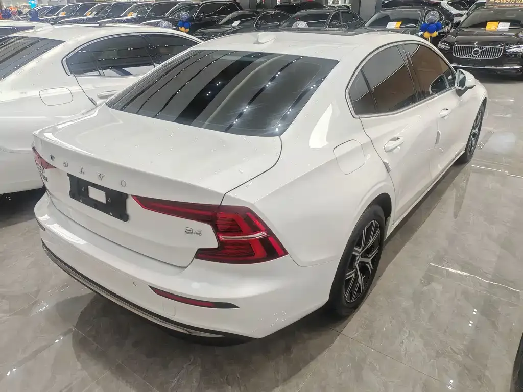 Volvo S60 2024 из CN, фото 10