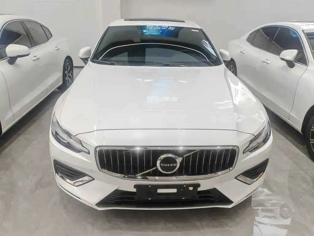 Volvo S60 2024 из CN, фото 6