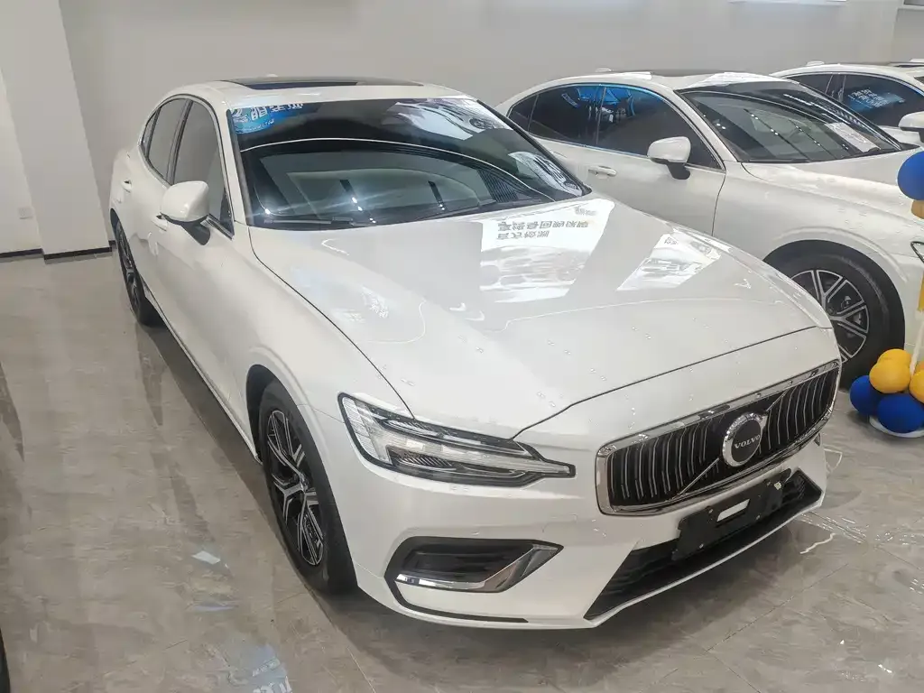 Volvo S60 2024 из CN, фото 5
