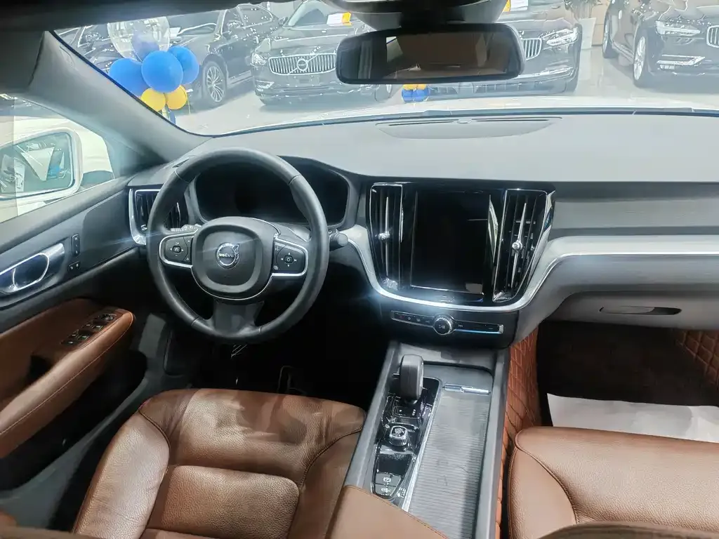 Volvo S60 2024 из CN, фото 3