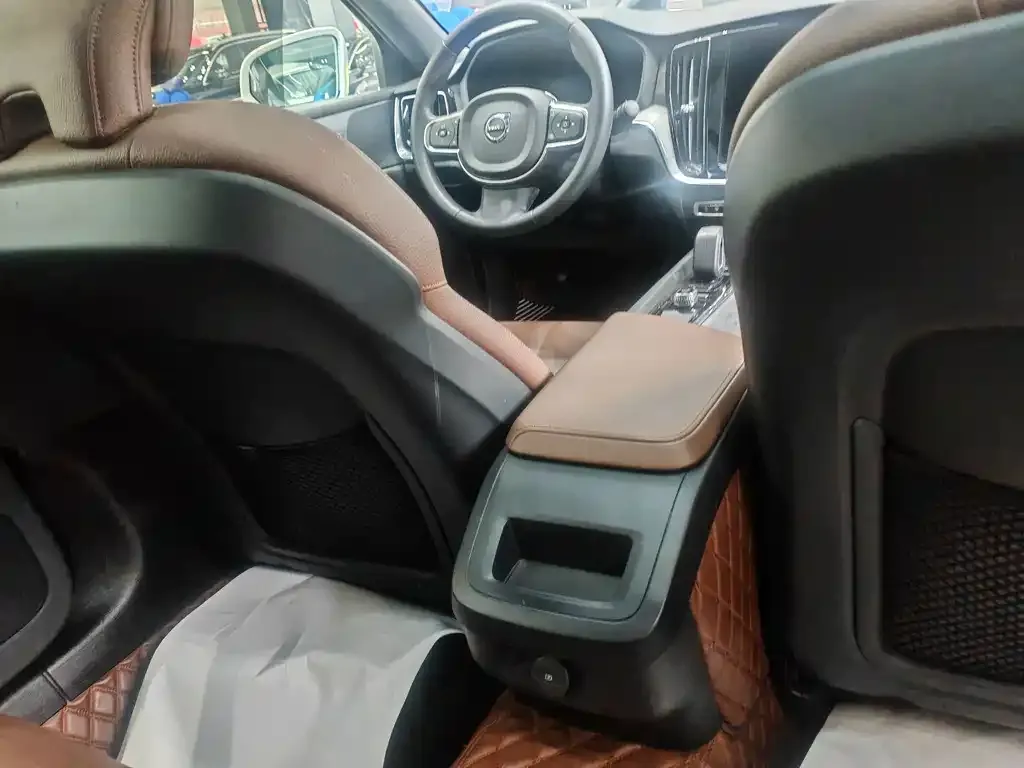 Volvo S60 2024 из CN, фото 7