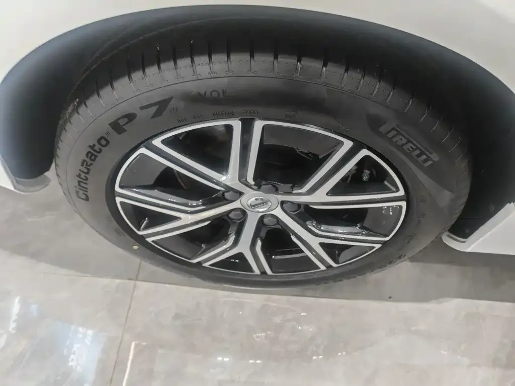 Volvo S60 2024 из CN, фото 4